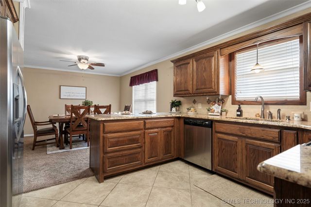 1206 N Meadow Drive, Ardmore, OK 73401