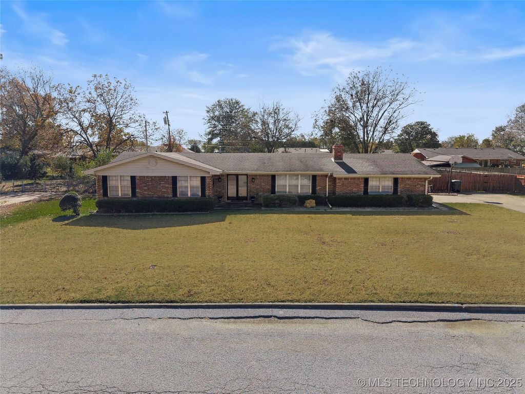 1206 N Meadow Drive, Ardmore, OK 73401