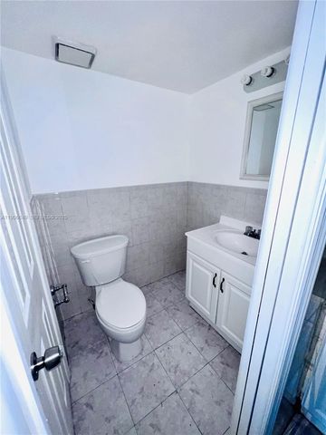 12290 NE 11th Court 305, North Miami, FL 33161