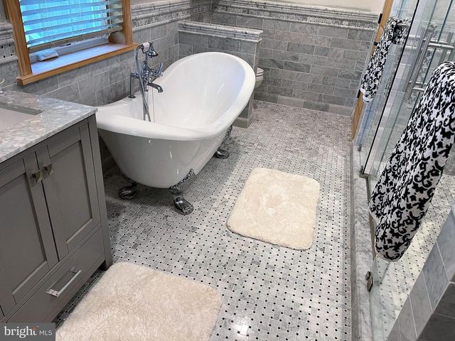 901 CRUM CREEK, Broomall, PA 19008