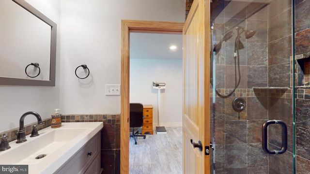 901 CRUM CREEK, Broomall, PA 19008