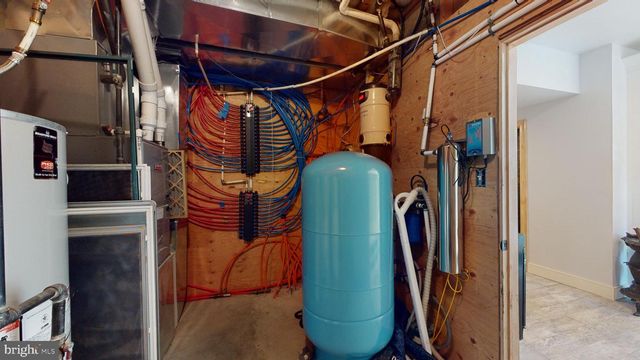 901 CRUM CREEK, Broomall, PA 19008