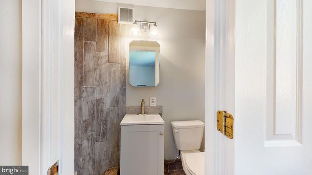 901 CRUM CREEK, Broomall, PA 19008