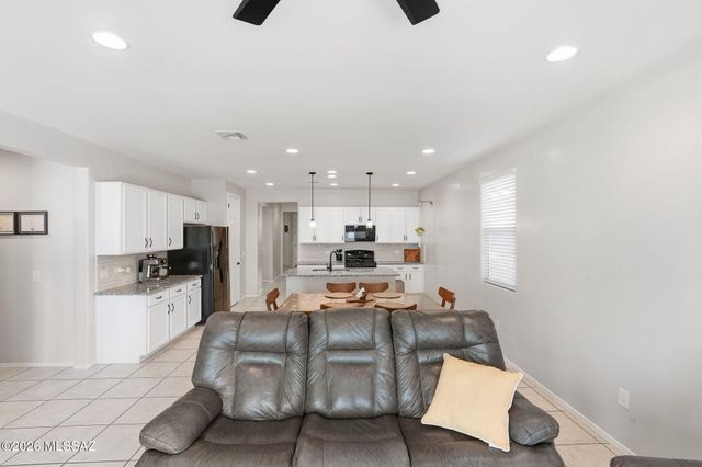 6580 E Via Arroyo Azul, Tucson, AZ 85756
