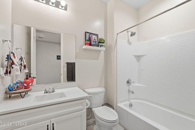 6580 E Via Arroyo Azul, Tucson, AZ 85756