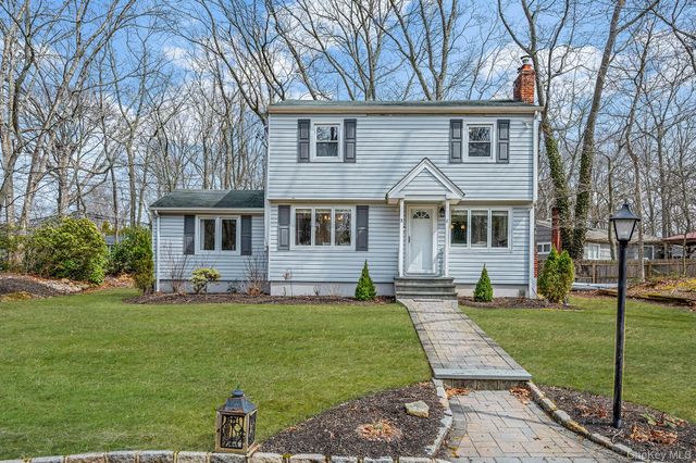 5 Valley Circle, Miller Place, NY 11764
