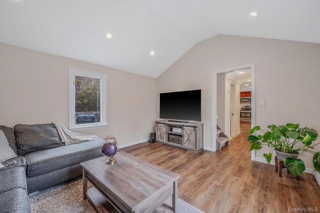 5 Valley Circle, Miller Place, NY 11764