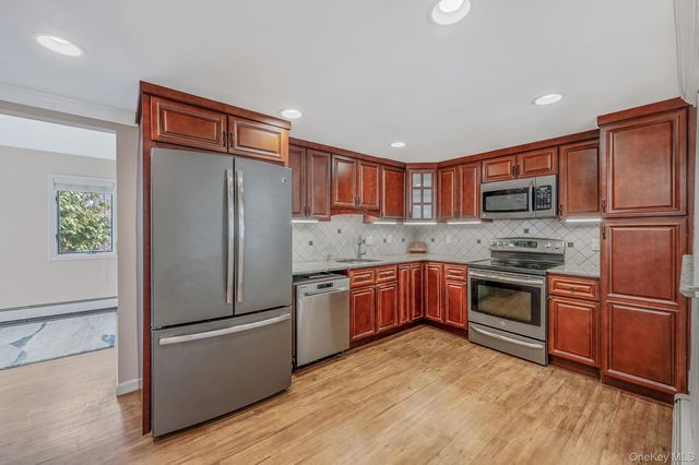 5 Valley Circle, Miller Place, NY 11764