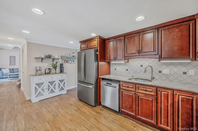 5 Valley Circle, Miller Place, NY 11764