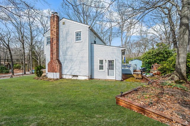 5 Valley Circle, Miller Place, NY 11764