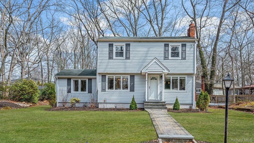 5 Valley Circle, Miller Place, NY 11764