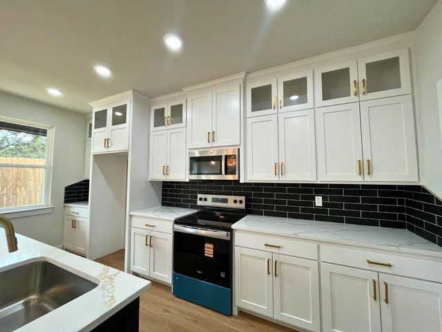 5917 Barkridge Drive, Granbury, TX 76048