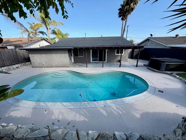 1188 Waxwing Dr., Vista, CA 92083