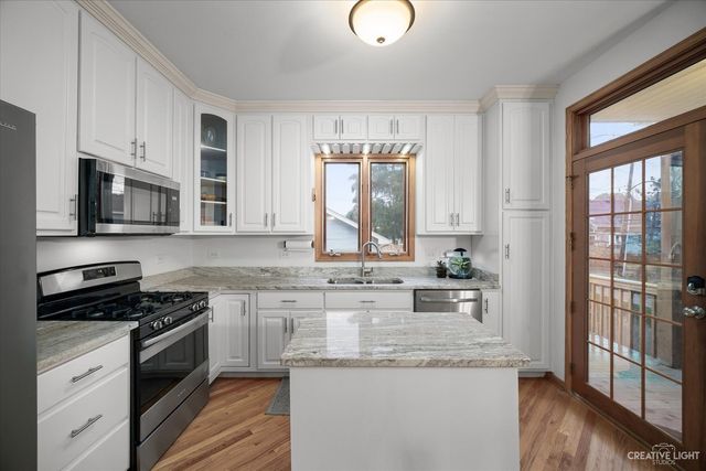 320 N Wright Street, Naperville, IL 60540