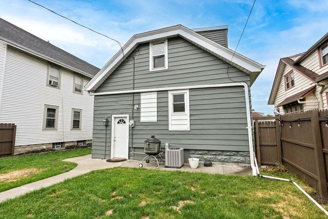 2218 N 56th STREET, Milwaukee, WI 53208