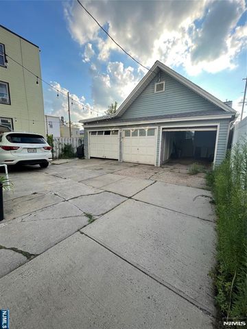 13 WINDSOR Street, Kearny, NJ 07032