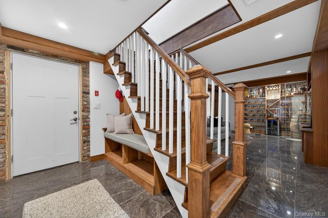 16 Warwick Place, Port Washington, NY 11050