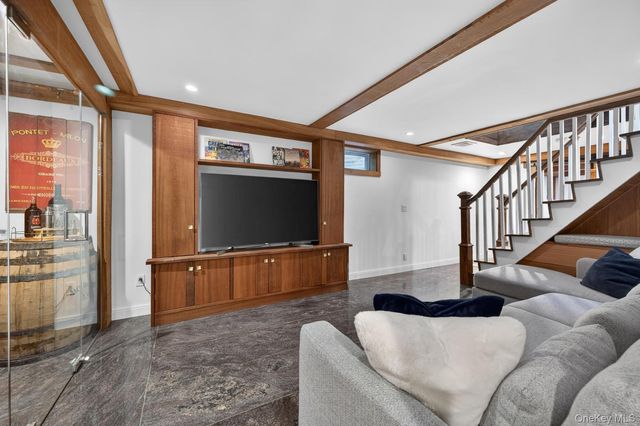 16 Warwick Place, Port Washington, NY 11050