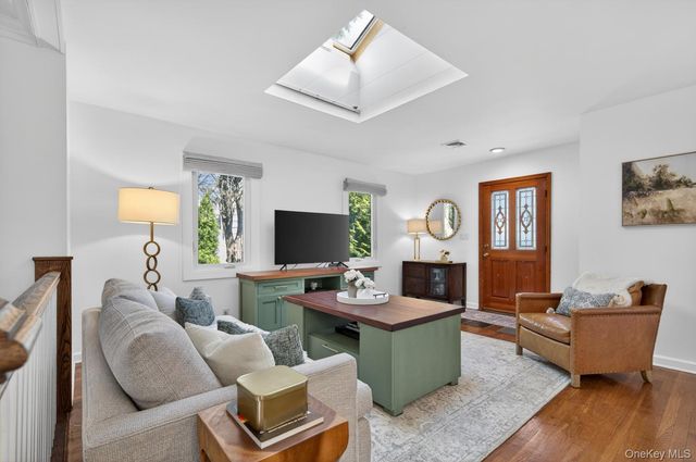 16 Warwick Place, Port Washington, NY 11050