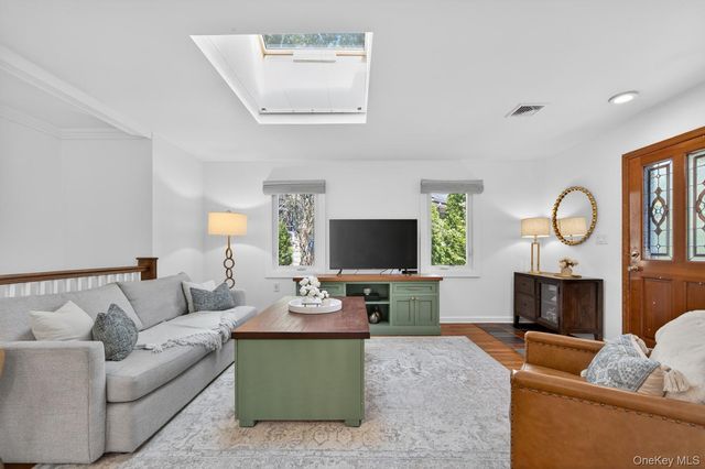 16 Warwick Place, Port Washington, NY 11050