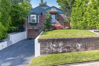 16 Warwick Place, Port Washington, NY 11050