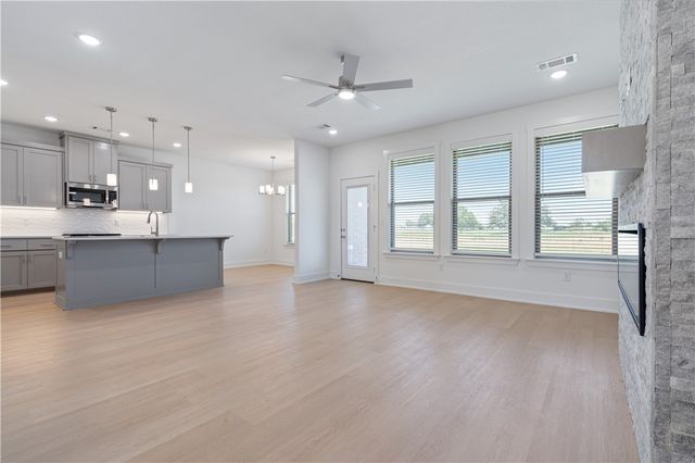 7004 SW Orange Avenue, Bentonville, AR 72713