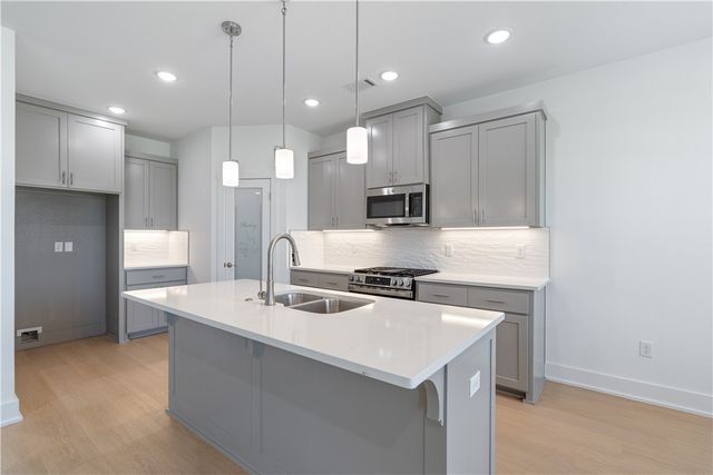 7004 SW Orange Avenue, Bentonville, AR 72713