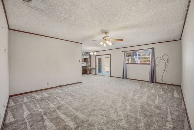 915 N Charlotte Avenue, Stephenville, TX 76401