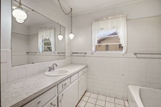 915 N Charlotte Avenue, Stephenville, TX 76401