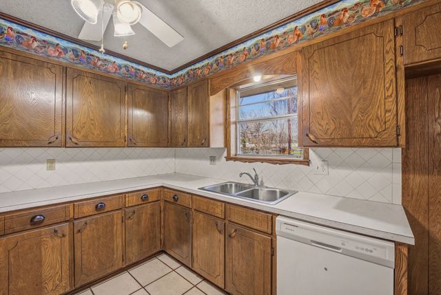 915 N Charlotte Avenue, Stephenville, TX 76401