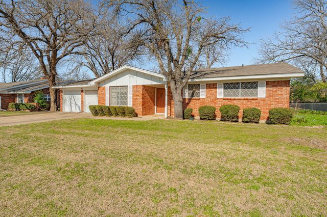 915 N Charlotte Avenue, Stephenville, TX 76401