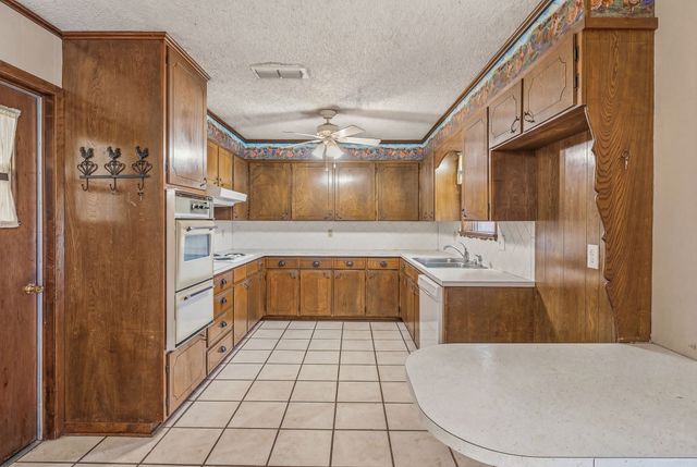 915 N Charlotte Avenue, Stephenville, TX 76401