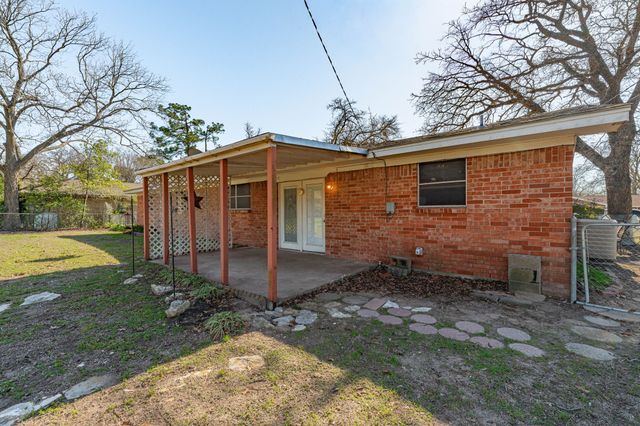 915 N Charlotte Avenue, Stephenville, TX 76401