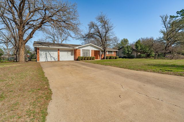 915 N Charlotte Avenue, Stephenville, TX 76401