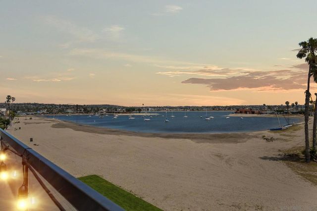 3500 Bayside 3C, San Diego, CA 92109