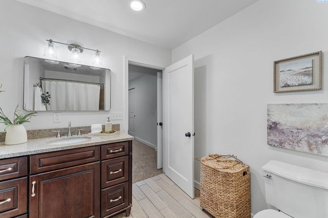 228105 E Game Farm Road, Kennewick, WA 99336