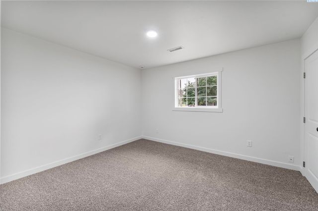 228105 E Game Farm Road, Kennewick, WA 99336