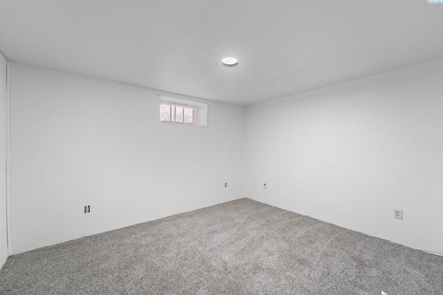 228105 E Game Farm Road, Kennewick, WA 99336