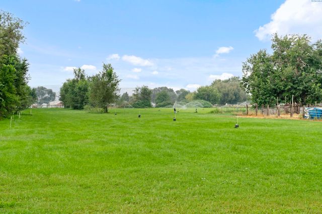 228105 E Game Farm Road, Kennewick, WA 99336