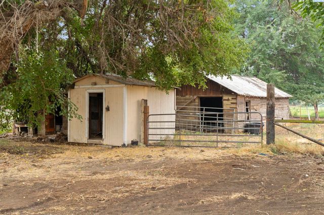 228105 E Game Farm Road, Kennewick, WA 99336