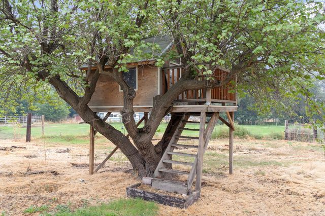 228105 E Game Farm Road, Kennewick, WA 99336