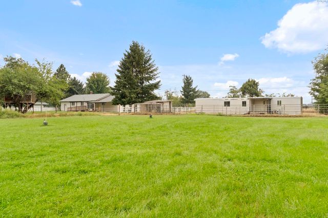 228105 E Game Farm Road, Kennewick, WA 99336