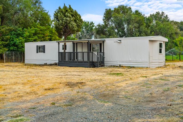 228105 E Game Farm Road, Kennewick, WA 99336