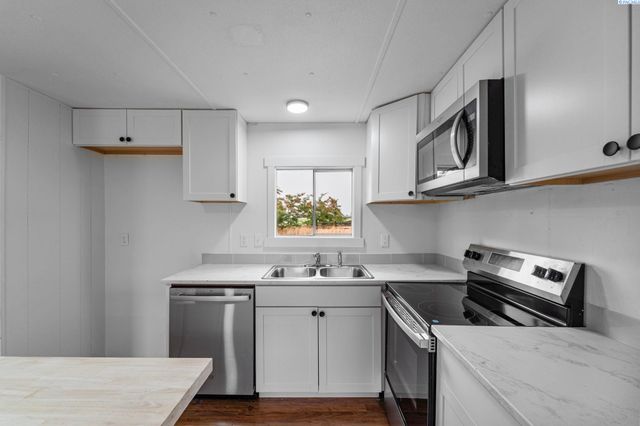 228105 E Game Farm Road, Kennewick, WA 99336