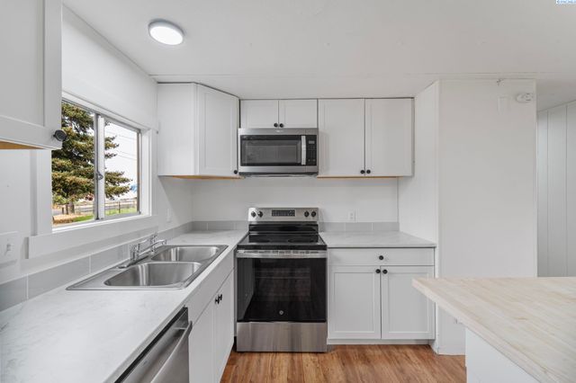 228105 E Game Farm Road, Kennewick, WA 99336