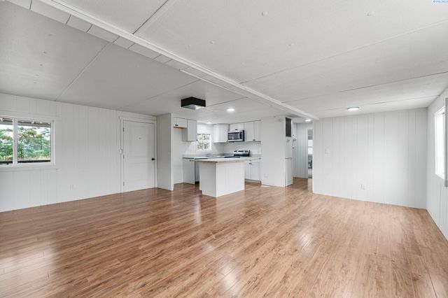 228105 E Game Farm Road, Kennewick, WA 99336