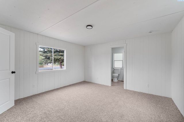 228105 E Game Farm Road, Kennewick, WA 99336