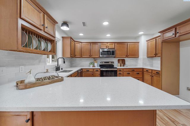 228105 E Game Farm Road, Kennewick, WA 99336