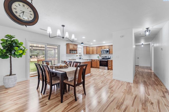 228105 E Game Farm Road, Kennewick, WA 99336