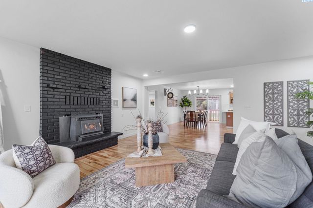 228105 E Game Farm Road, Kennewick, WA 99336